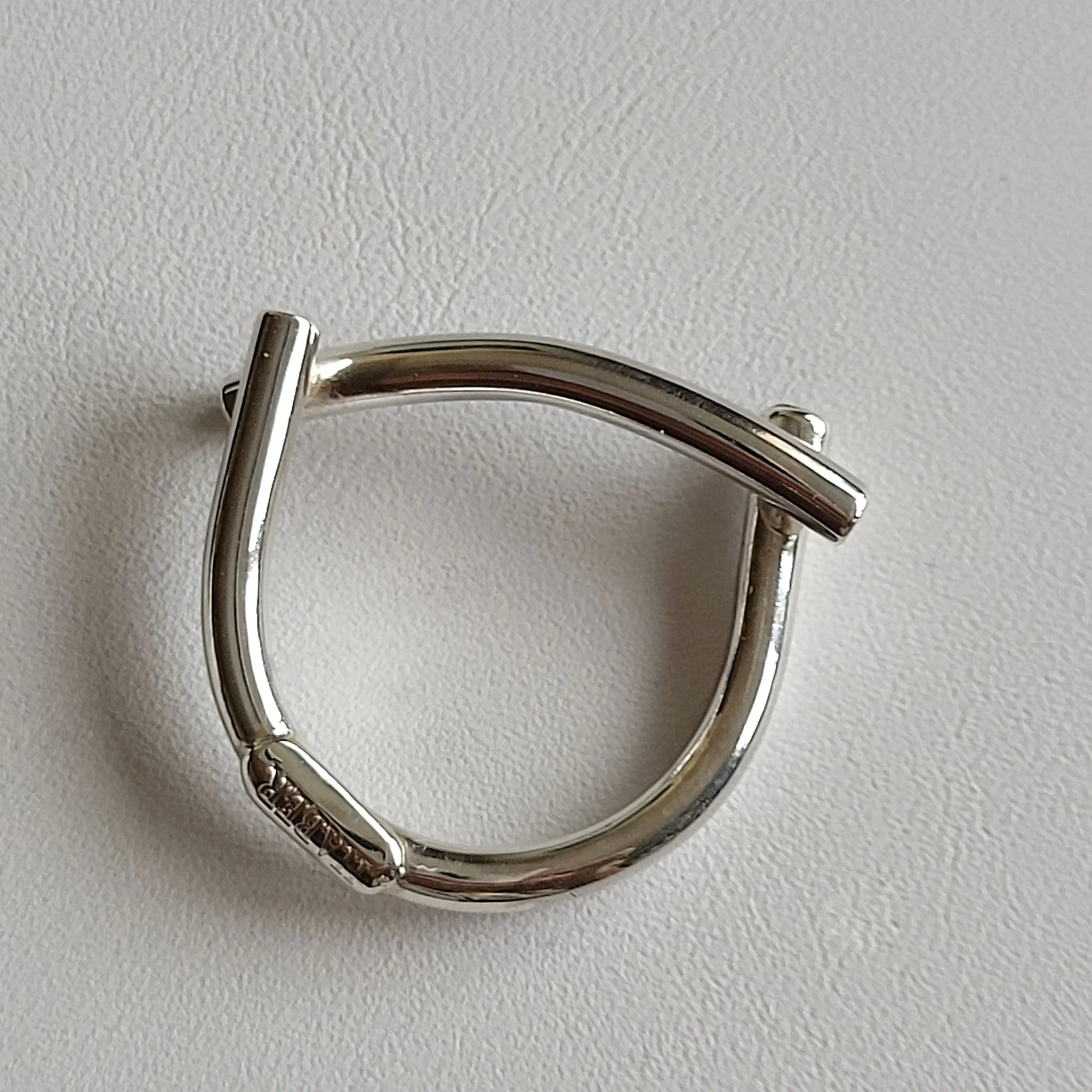 CROSSED CURVE Ring