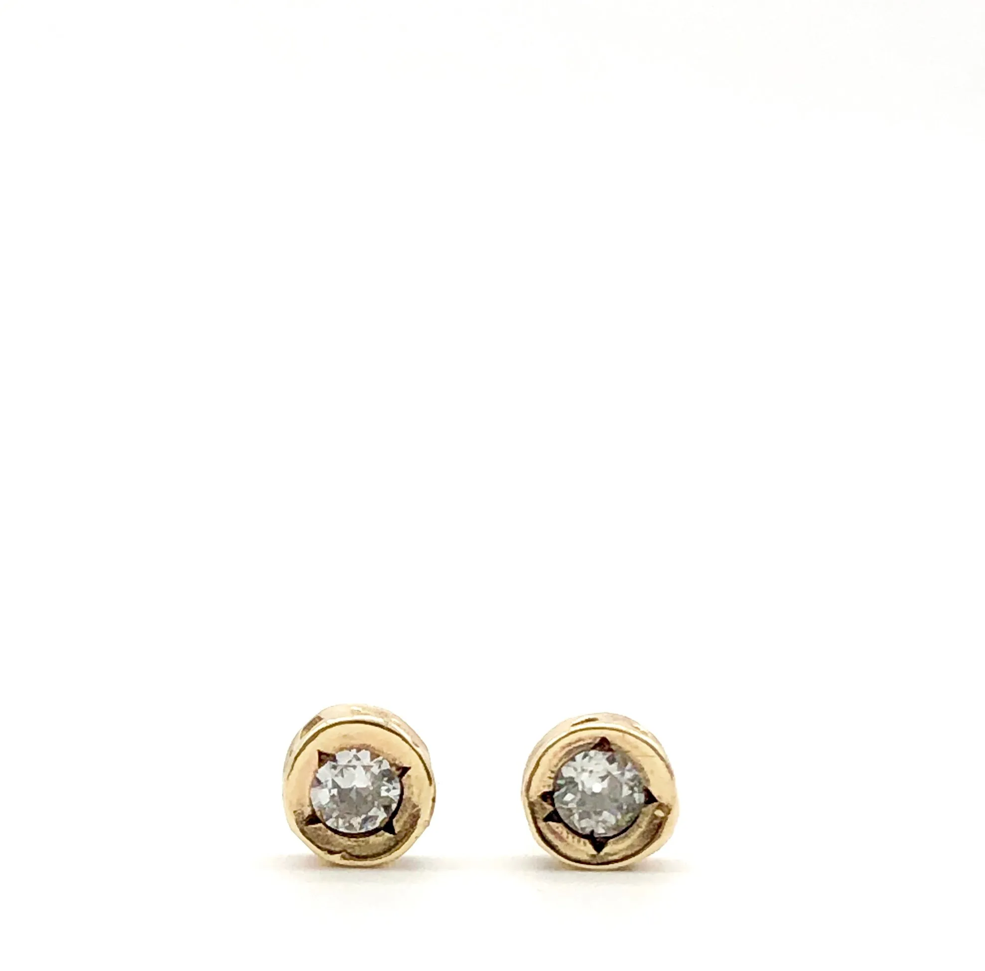 vertebrae stud with diamond