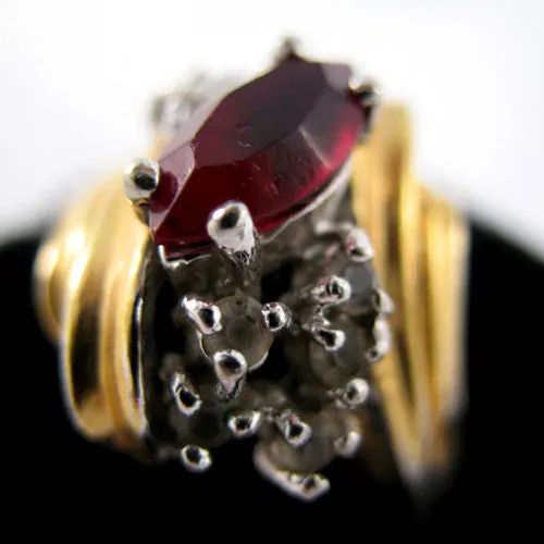 VINTAGE Ruby RED Crystal Glass Stones Accent GOLD Tone Womens Ladies RING size 8